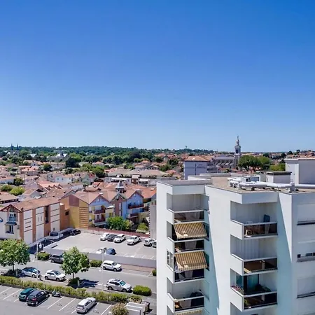 Flat In The Port Of דירה *