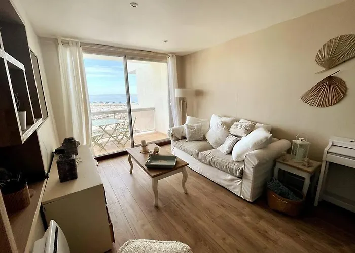 Flat In The Port Of דירה *