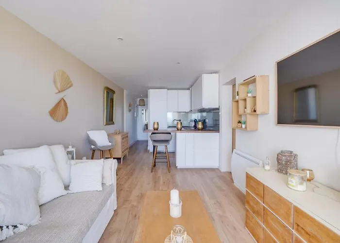 Flat In The Port Of ארסשון